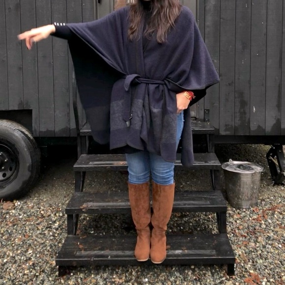 Ann Taylor Poncho - Picture 3 of 3
